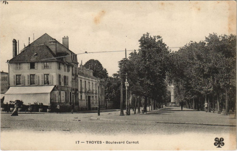 Carte postale ancienne Troyes Boulevard Carnot à Troyes