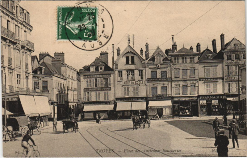 Carte postale ancienne Troyes Place des Anciennes Boucheries à Troyes
