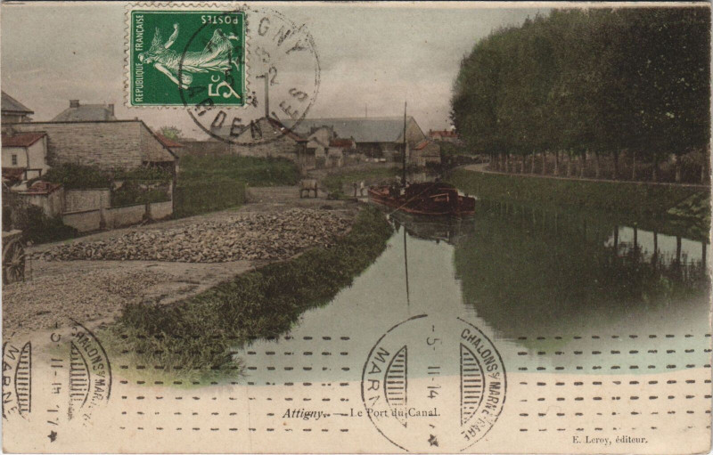 Carte postale ancienne Attigny - Le Port du Canal à Attigny