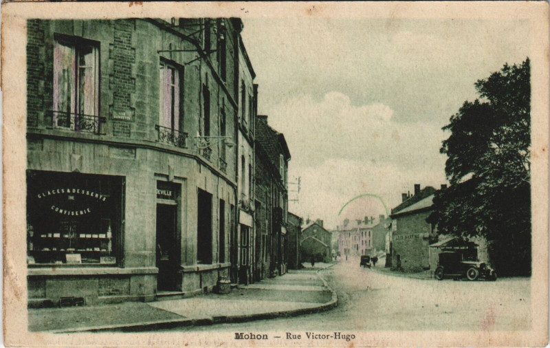 Carte postale ancienne Mohon - Rue Victor-Hugo