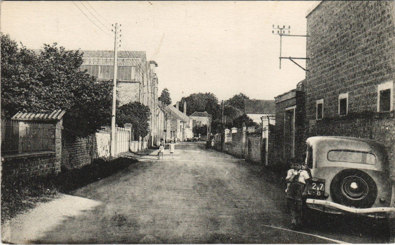 Carte postale ancienne Balan Rue Poupart à Balan