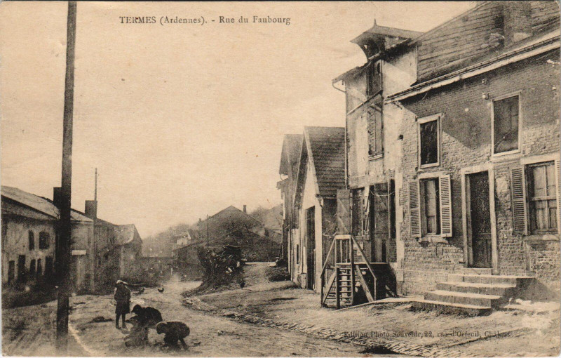 Carte postale ancienne Termes - Rue du Faubourg