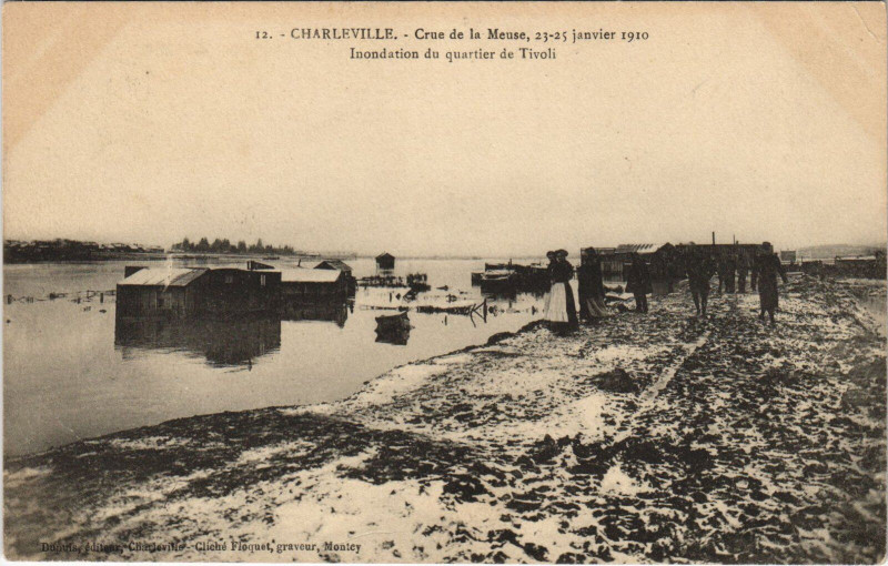 Carte postale ancienne Charleville - Crue de la Meuse