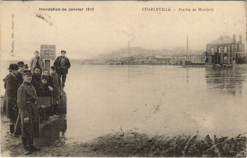 Carte postale ancienne Charleville - Prairie de Montjoly