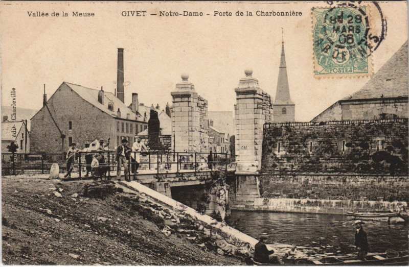 Carte postale ancienne Givet - Notre-Dame - Porte de la Charbonniere à Givet