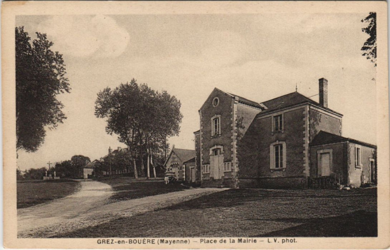 Carte postale ancienne Grez - en bouere - Place de la mairie