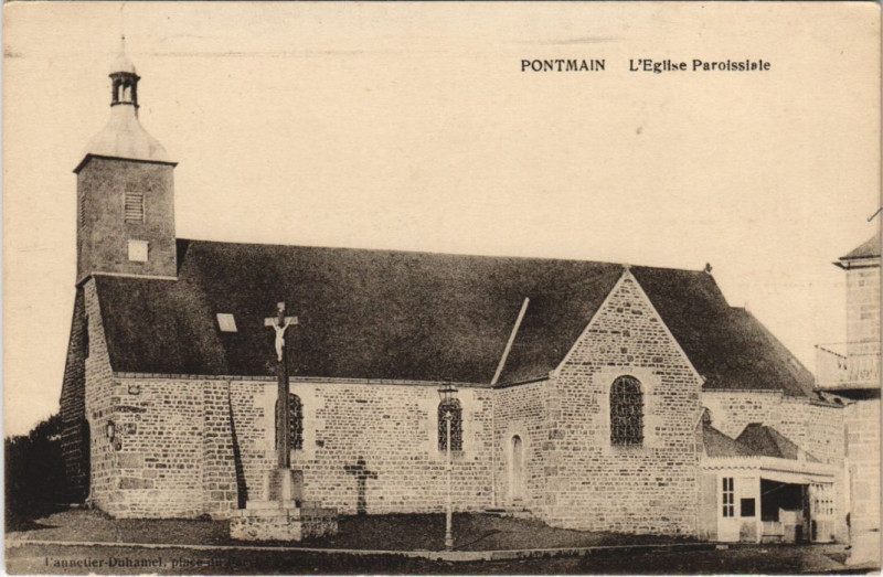 Carte postale ancienne Pontmain - L'eglise paroissale à Pontmain