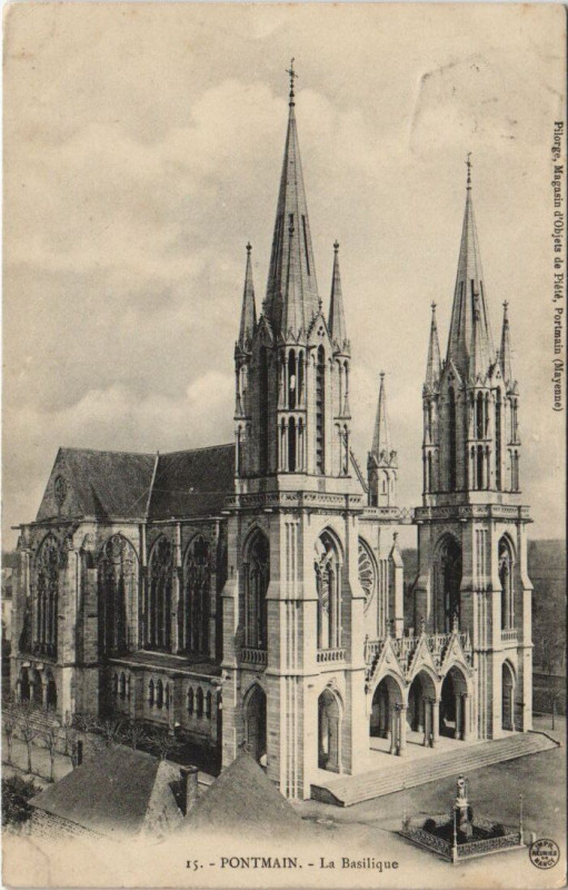 Carte postale ancienne Pontmain - La basilique à Pontmain