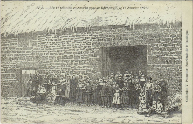 Carte postale ancienne Pontmain - Les temoins en face la grange à Pontmain