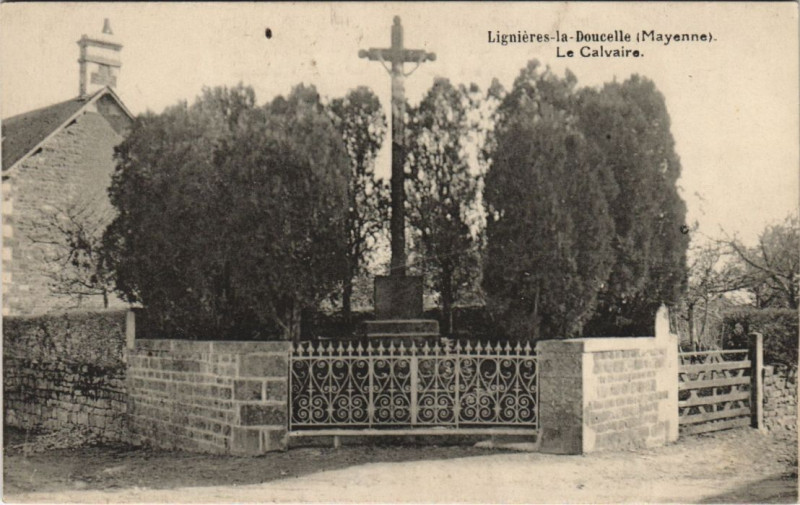 Carte postale ancienne Lingeres la dougelie - La calvaire