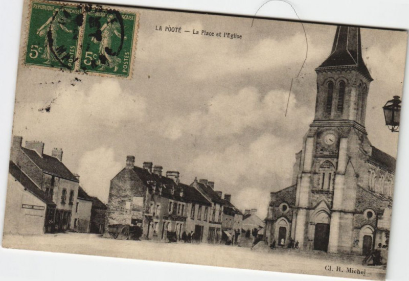 Carte postale ancienne La poote - La place et l'eglise
