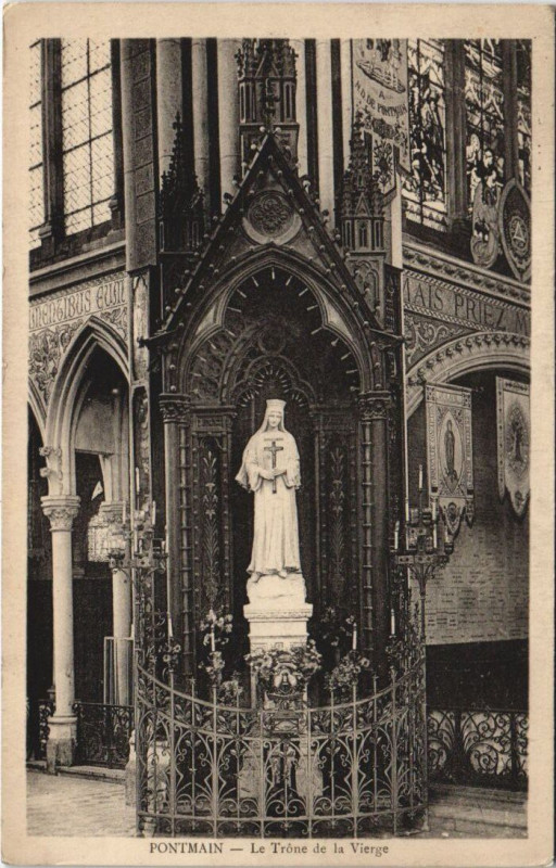 Carte postale ancienne Pontmain - Le trone de la vierge à Pontmain