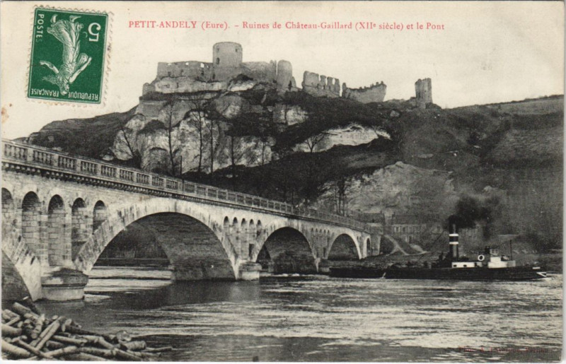 Carte postale ancienne Ruines de Château-Gaillard (XIIe siècle) et le Pont aux Trois Lacs