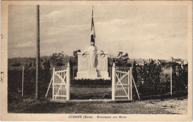 Carte postale ancienne Guerny - Monument aux Morts à Guerny