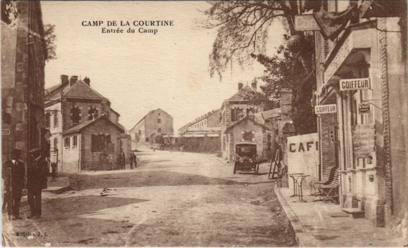 Carte postale ancienne Camp De La Courtine Entrée du Camp France à La Courtine