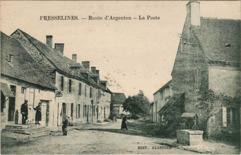 Carte postale ancienne Fresselines Route d'Argenton La Poste France à Fresselines