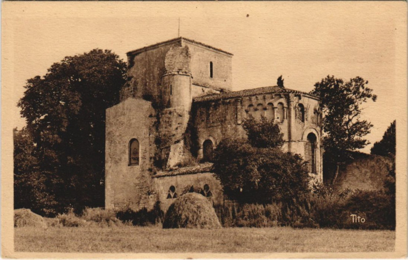 Carte postale ancienne Vaux Eglise Romane