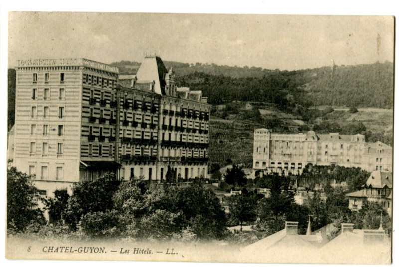 Carte postale ancienne Puy-de-Dôme Châtel-Guyon les Hôtels à Châtel-Guyon