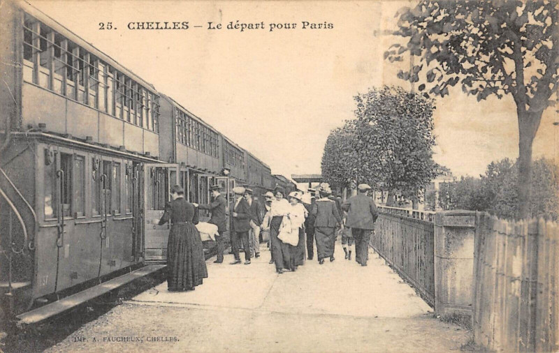 Carte postale ancienne Chelles Le Depart Pour Paris (Train à Chelles