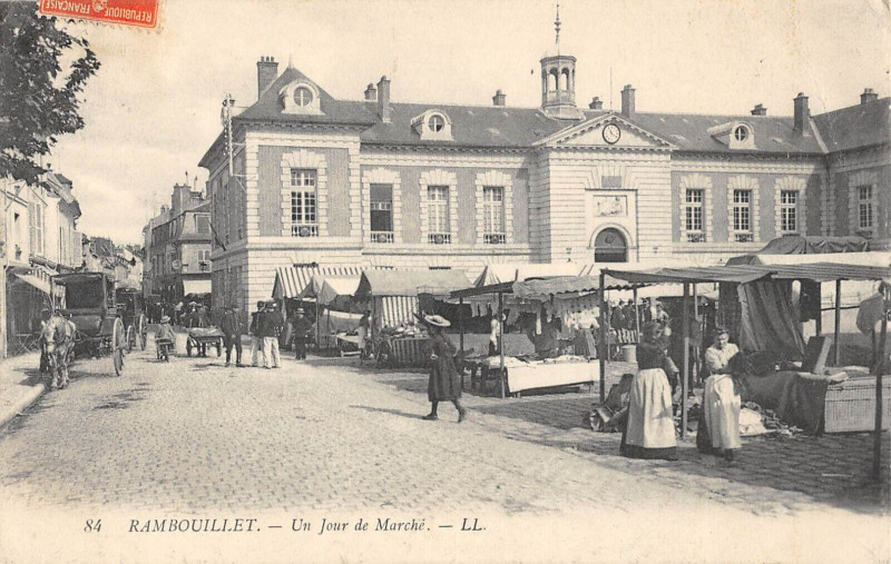 Carte postale ancienne Rambouillet Un Jour De Marche à Rambouillet
