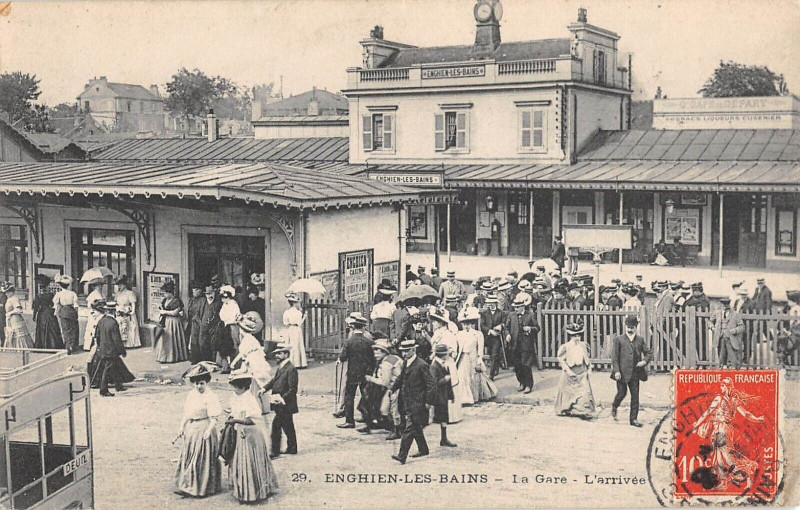 Carte postale ancienne Enghien Les Bains La Gare L'Arrivee à Enghien-les-Bains