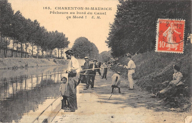 Carte postale ancienne Charenton Saint-Maurice Pecheurs Au Bord Du Canal à Saint-Maurice