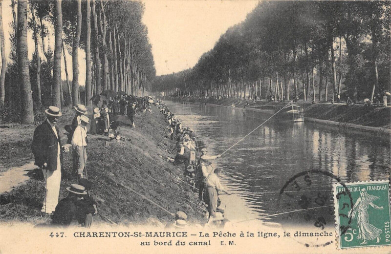Carte postale ancienne Charenton Saint-Maurice La Peche A La Ligne Le Dimanche à Saint-Maurice
