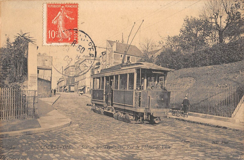 Carte postale ancienne Courbevoie Station Des Tramways Rue De L'Hotel De Ville à Courbevoie