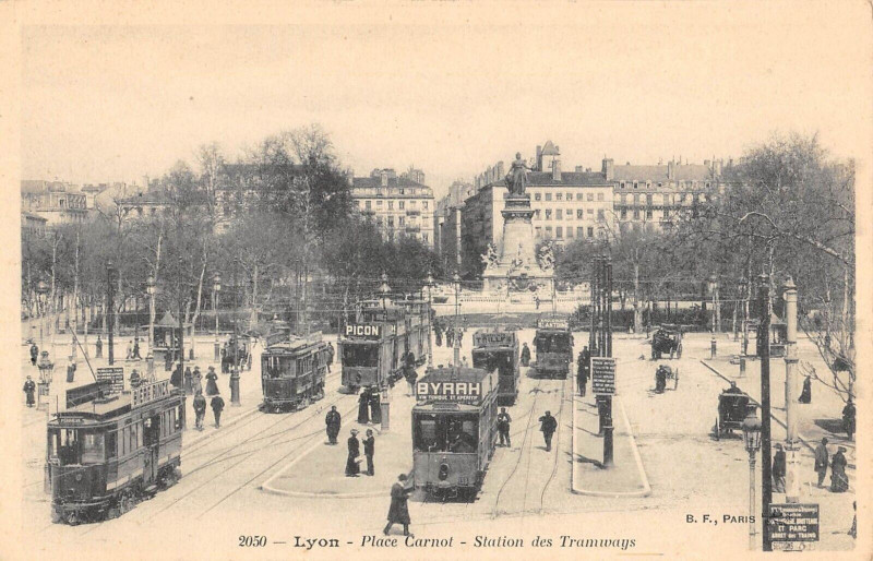 Carte postale ancienne Lyon Place Carnot Station Des Tramways à Lyon
