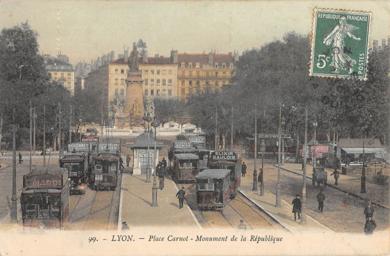 Carte postale ancienne Lyon Place Carnot Monument De La Republique à Lyon