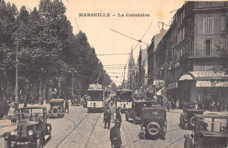 Carte postale ancienne Marseille La Cannebiere à Marseille