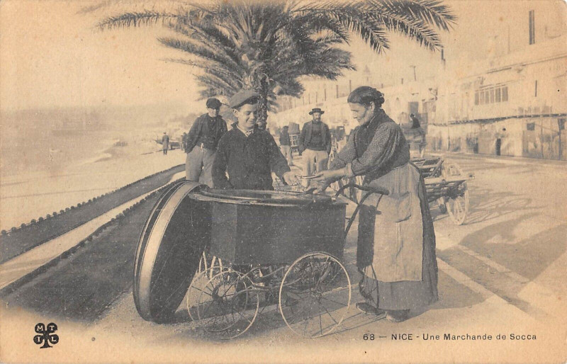 Carte postale ancienne Nice Une Marchande De Socca à Nice