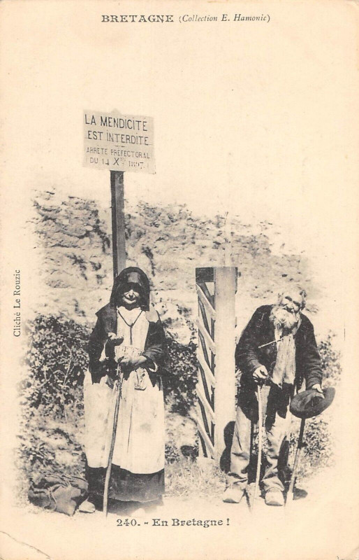 Carte postale ancienne En Bretagne La Mendicite Est Interdite