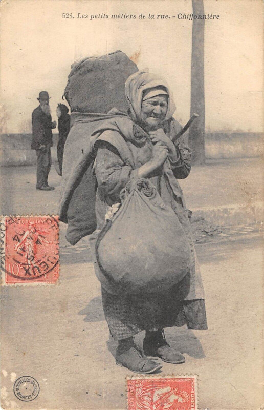 Carte postale ancienne Les Metiers De Tours Les Petits Metiers De La Rue Chiffonniere à Tours