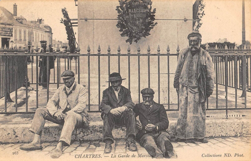 Carte postale ancienne Chartres La Garde De Marceau à Chartres