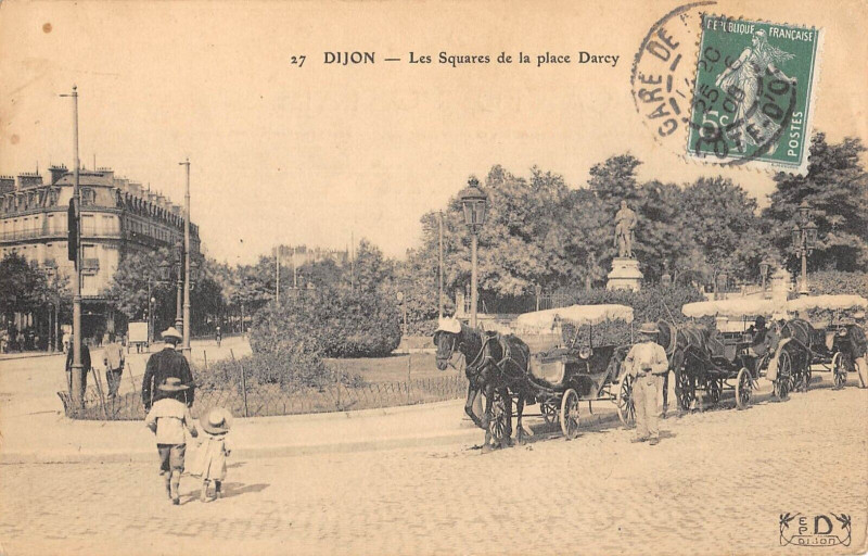Carte postale ancienne Dijon Les Squares De La Place Darcy à Dijon