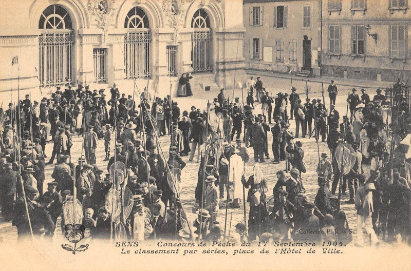 Carte postale ancienne Sens Concours De Peche 1905 Le Classement Par Series à Sens