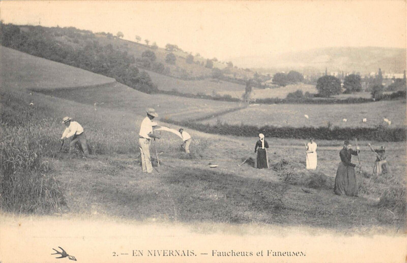 Carte postale ancienne En Nivernais Faucheurs Et Faneuses - Agriculture