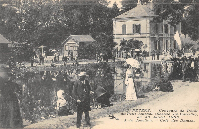 Carte postale ancienne Nevers Concours De Peche 1905 A La Jonction Cote Des Dames à Nevers