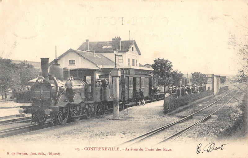 Carte postale ancienne Contrexeville Arrivee Du Train Des Eaux