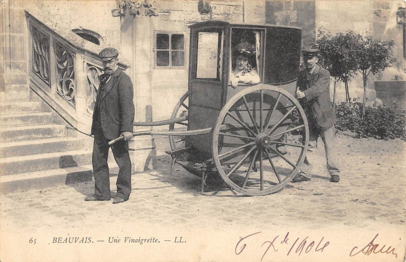 Carte postale ancienne Beauvais Une Vinaigrette à Beauvais