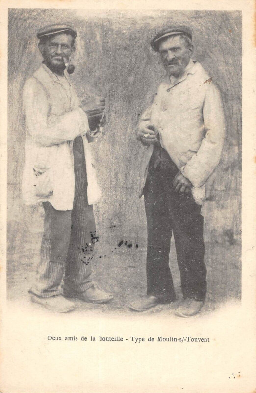 Carte postale ancienne Oise Deux Amis De La Bouteille Type De Moulin Sur Touvent