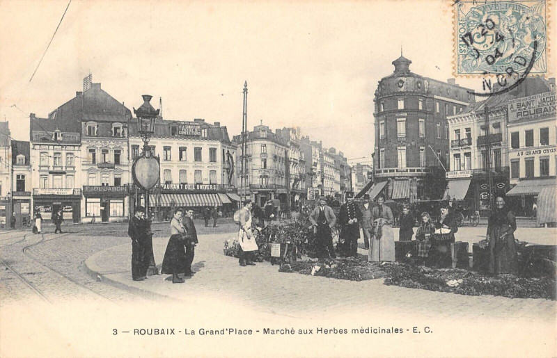 Carte postale ancienne Roubaix La Grand Place Marche Aux Herbes Medicinales à Roubaix