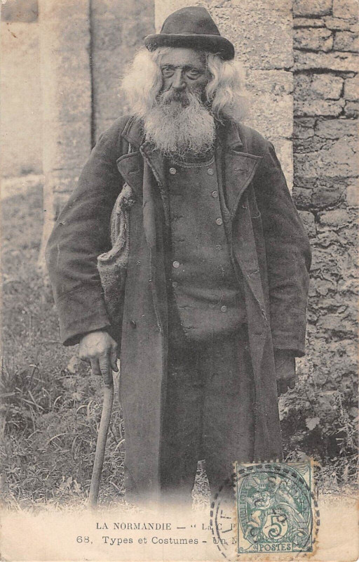 Carte postale ancienne La Normandie Types Et Costumes Un Mendiant