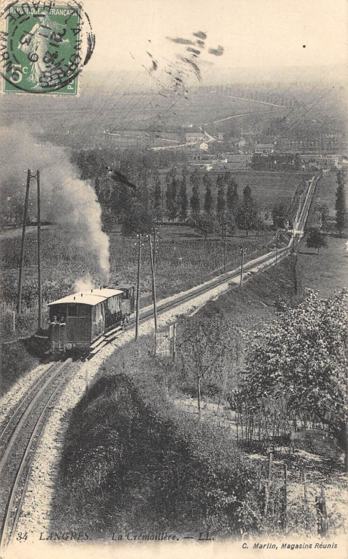 Carte postale ancienne Langres La Cremaillere Train à Langres