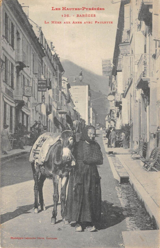 Carte postale ancienne Bareges La Mere Aux Anes Avec Paulette