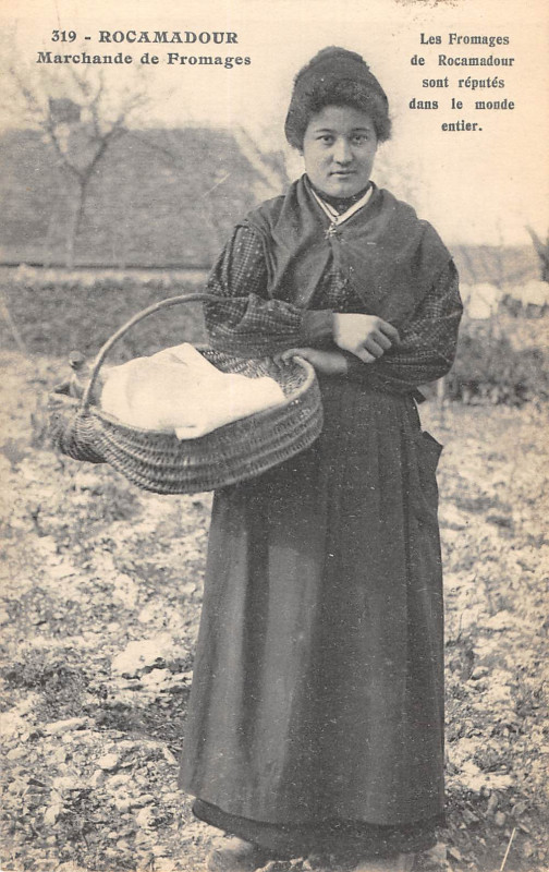 Carte postale ancienne Rocamadour Marchande De Fromages à Rocamadour