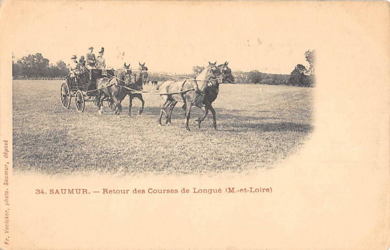 Carte postale ancienne Saumur Retour Des Courses De Longue à Saumur