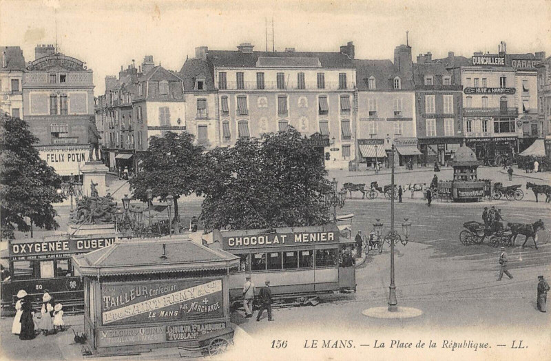 Carte postale ancienne Le Mans La Place De La Republique Tramway au Mans