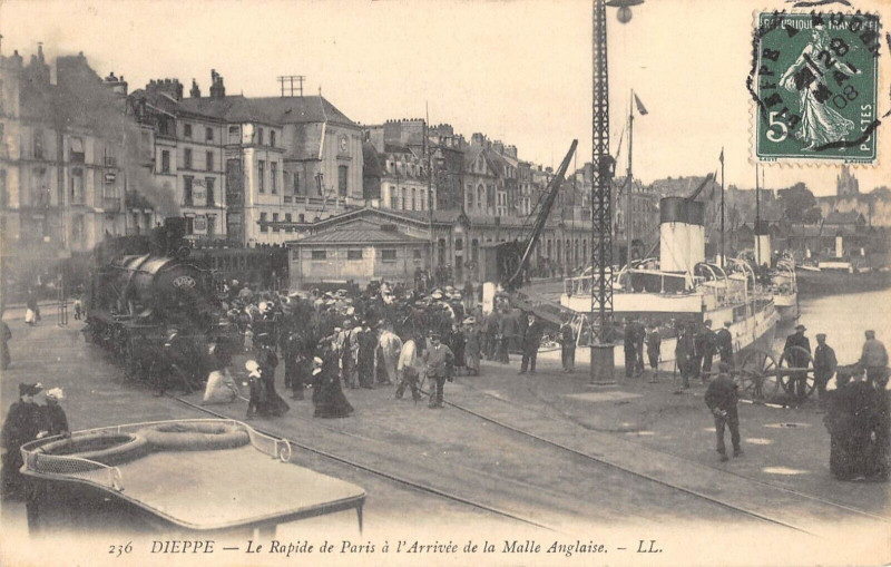Carte postale ancienne Dieppe Le Rapide De Paris A L'Arrivee De La Malle De Anglaise à Dieppe